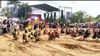 Penampilan tarian oleh siswa perwakilan masing masing sekolah